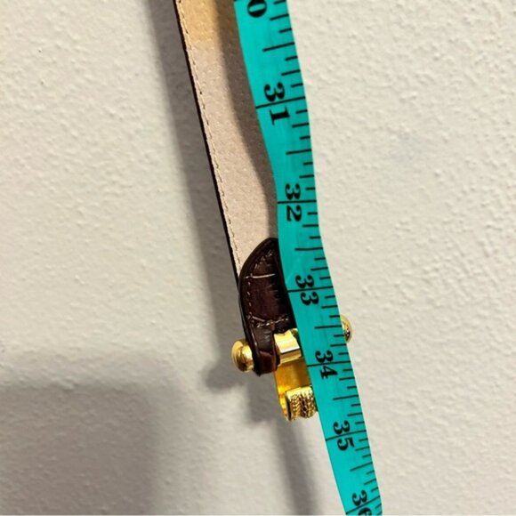 Luxurious Crocodile-Embossed Brown Belt with Gold Clasp - Picture 7 of 8